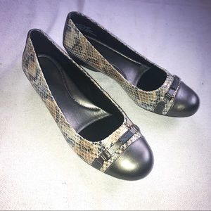 Aravon by New Balance Yvonne Flats
